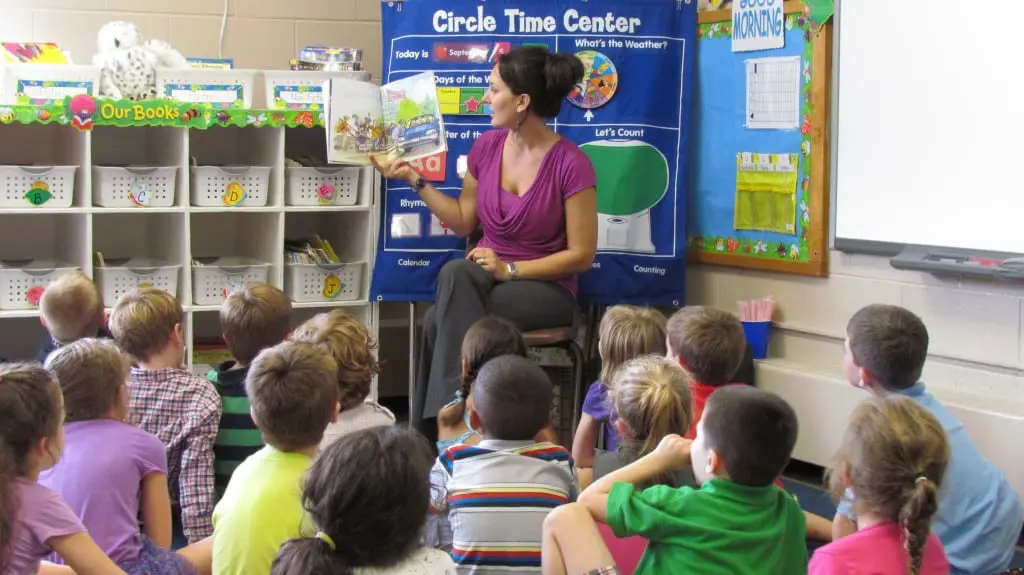 Stephanie Ryan reading to her class