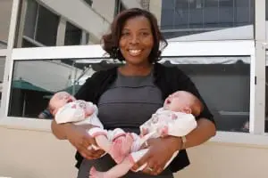 OB/GYNâDr.âMeedlenâCharlesâofâtheâWestchesterâMedicalâPracticeâatâlastâyear’sâMaternityâFairâwithâtwinsâsheâdelivered,âKinleyâandâMadisonâThompsonâ(PhotoâcourtesyâofâHVHC)