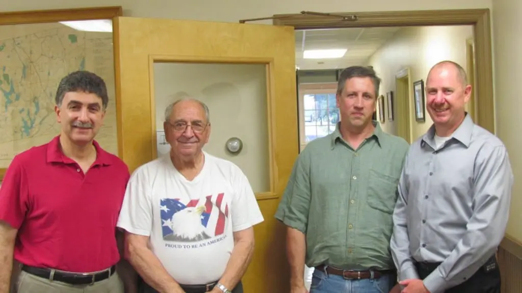TheâColdâSpringâVillageâBoardâhonoredâthreeâlong-standingâcommitteeâvolunteersâatâitsâJulyâ9âmeeting.âHonorees,âfromâleftâtoâright,âJoeâBarbaro,âPlacitoâ(Parge)âSgroâandâPeterâDowneyâwithâMayorâRalphâFalloon.â(PhotoâbyâM.Turton)