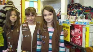 Fromâ
left,â
8-year-oldsâ
Heleneâ
Kottman,â
Morganâ
Serrandâ
andâ
Sofiaâ
Wallisâ
andâ
severalâ
otherâ
Girlâ
Scoutsâ
lentâ
aâ
handâ
atâ
lastâ
Saturday'sâ
pre-Thanksgivingâ
foodâ
pantry.