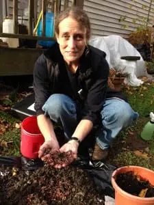 Sue Travis shows off a handful of Red Wriggler worms she uses for vermicomposting. (Photo by P. Doan)