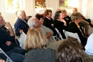 The audience paid close attention to Henry Stern's talk. 