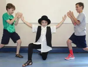 Sofiaâ
Wallis,â
Edwardâ
Bauer,â
left,â
andâ
Evanâ
Tigheâ
rehearseâ
theâ
Bottleâ
Danceâ
musicalâ
number. Photoâ
byâ
Lindaâ
Speziale