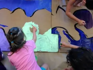Childrenâ
atâ
workâ
andâ
playâ
atâ
Millâ
Streetâ
Loft'sâ
artâ
camp.
