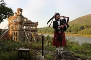 Bagpiper at Bannerman's