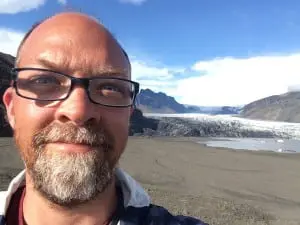 Artist Matt Frieburghaus in front of the Skaftafellsjokull Glacier