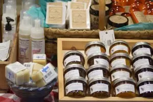 Theâ
Toddâ
Hiilâ
Marketâ
offersâ
manyâ
value-addedâ
foodâ
products,â
meat,â
dairyâ
andâ
freshâ
produceâ
inâ
season.â
Shelvesâ
andâ
coolersâ
areâ
stockedâ
withâ
goodsâ
fromâ
moreâ
thanâ
60â
suppliersâ
includingâ
severalâ
Hudsonâ
Valleyâ
farms.