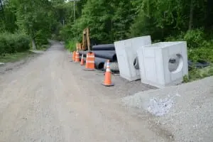 Pipesâ
andâ
equipmentâ
waitâ
nearâ
theâ
anticipatedâ
siteâ
ofâ
Southâ
Mountainâ
Roadâ
drainageâ
work.