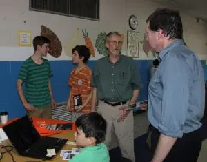 Localâ
nonprofits,â
manyâ
withâ
summerâ
programsâ
forâ
kids,â
suchâ
asâ
Buildingâ
Bridges,â
Buildingâ
Boats,â
headedâ
byâ
Davidâ
Hardy,â
center,â
hadâ
informationalâ
tablesâ
atâ
Discoveryâ
Night.