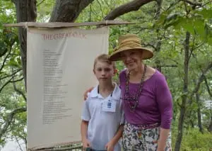 Youngâ
poetâ
Evanâ
Maasikâ
andâ
Riverâ
ofâ
Wordsâ
educatorâ
Ireneâ
O'Gardenâ
standâ
inâ
frontâ
ofâ
Evan'sâ
poemâ
alongâ
theâ
2015â
Riverâ
ofâ
Wordsâ
Poetryâ
Trail.â