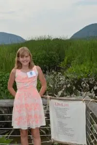 Youngâ
poetâ
Samanthaâ
Riceâ
standsâ
nextâ
toâ
hereâ
poemâ
'I,â
Blueâ
Jay'â
inâ
Constitutionâ
Marsh.