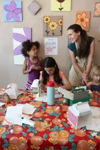Ilanaâ
Friedmanâ
teachesâ
aâ
Beaconâ
Craftâ
Workshopâ
classâ
atâ
theâ
Chocolateâ
Studio.â