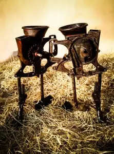 Twins,âaâsculptureâbyâWilfredoâMorel; imageâcourtesyâofâGalleryâ66âNY