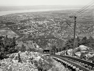 Aâ
viewâ
fromâ
atopâ
Mountâ
Beaconâ
(imageâ
courtesyâ
ofâ
Beaconâ
Historicalâ
Society)