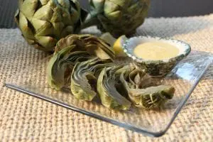 Steamed artichokes with aioli (photos by M.A. Ebner)