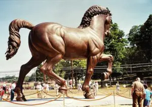 Tallix displayed the horse in Beacon in 1999 before shipping it to Italy. Beacon Historical Society
