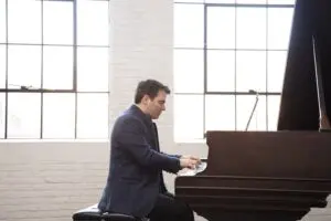 Daniel Kelly will perform tonight (Sept. 6) at St. Mary’s Church in Cold Spring (Photo by Flynn Larsen)