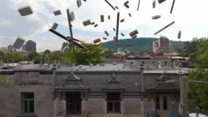 An image from the film Les Materialistes