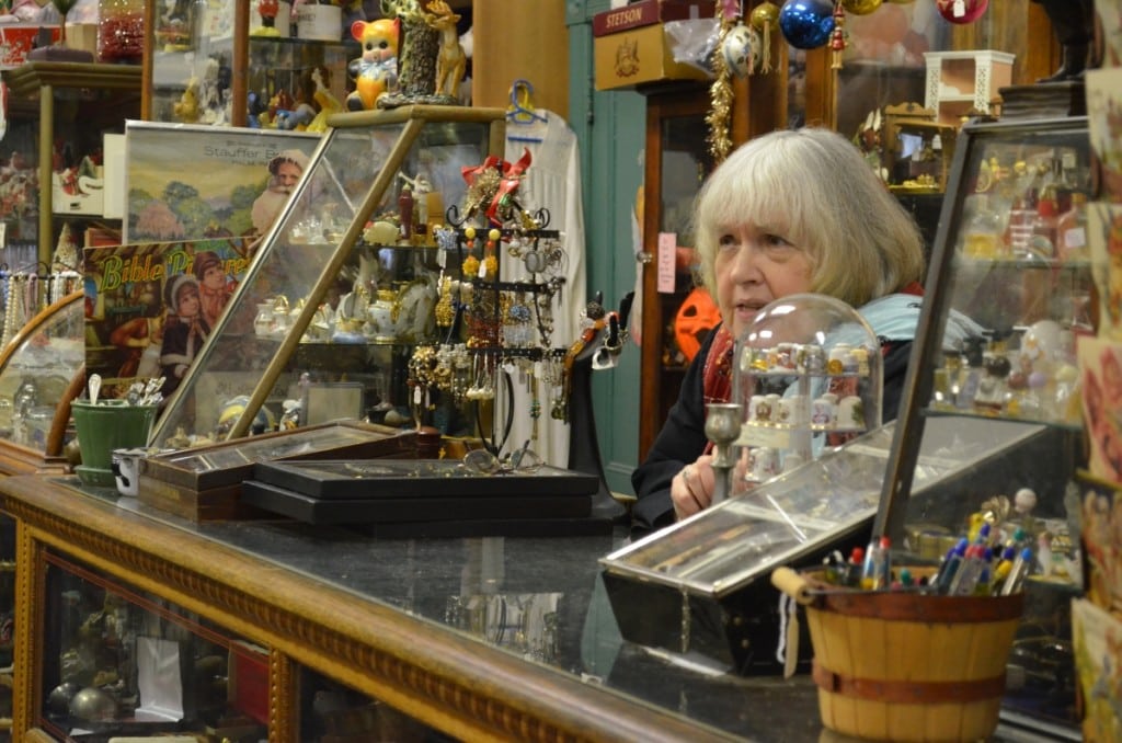 Barbara Wade of Once Upon a Time Antiques answers students' questions about suburban transportation on Jan. 17. Photo by Jeanne Tao