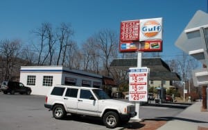 The Gulf station on Cold Spring's Chestnut Street — Photo by L.S. Armstrong