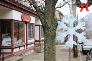 Wintry colors festoon a snowflake decorated by Galelyn Williams, outside of Powers & Haar Insurance. (Photo by A. Rooney)