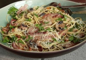 A pasta dish with bacon and mushrooms (photo by M.A. Ebner)