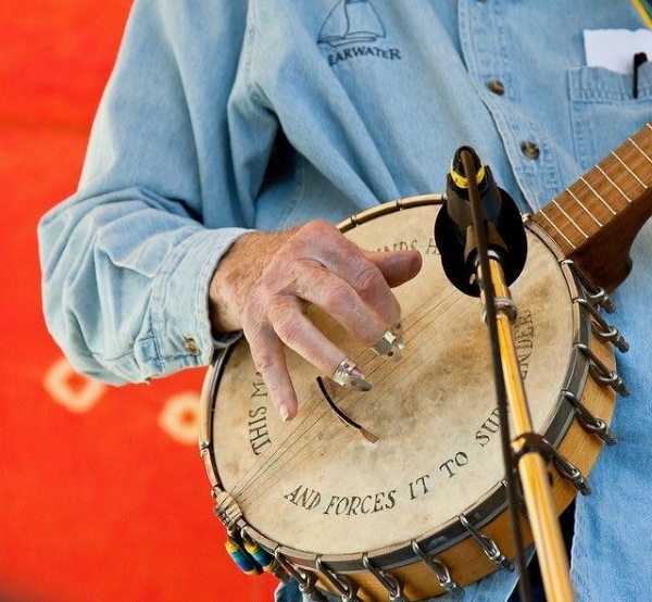 Blakeslee_Jennifer_Pete-Seegers-Banjo