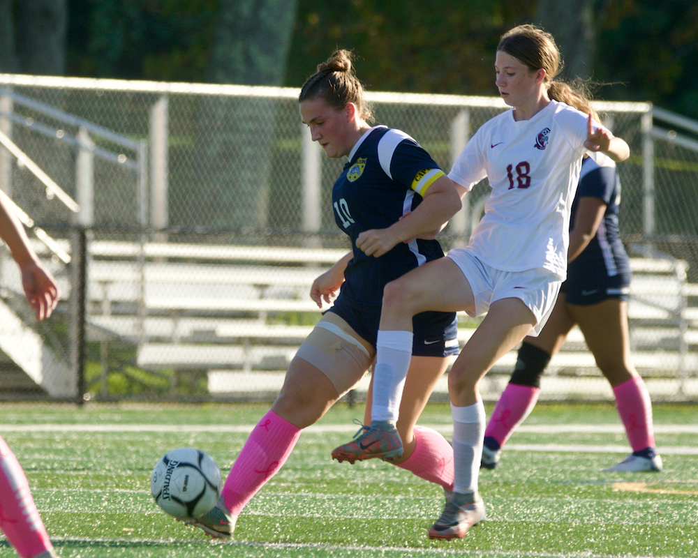 Devyn Kelly controls the ball for Beacon on Tuesday in a 2-1 win over O'Neill.